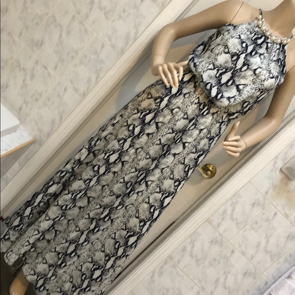 Sleeveless snake print maxi dress. - Picture 4 of 8